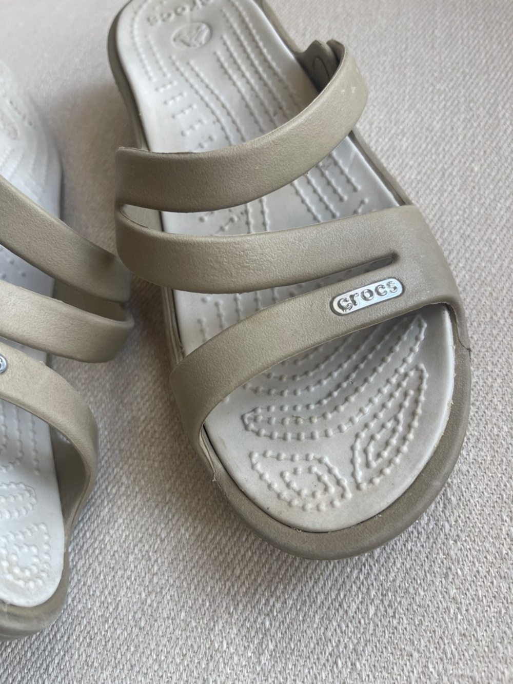 CROCS Serena Slip-On Slide | Size 6 | Cream & White Colorblock | EUC - Picture 3 of 5